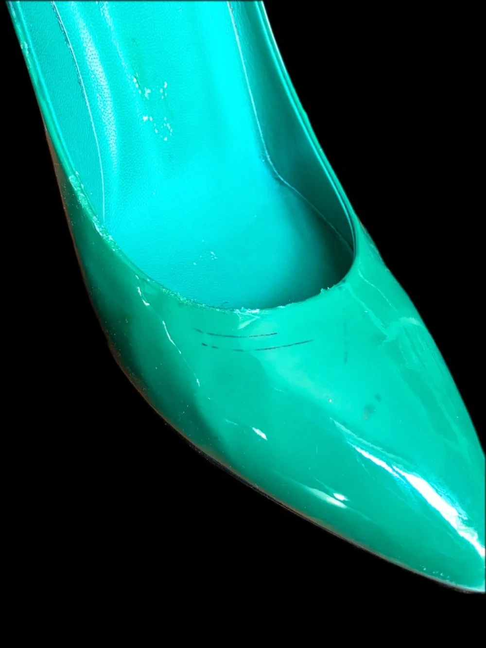 Gucci Patent Leather Pointed Toe Pumps in Emerald Green
